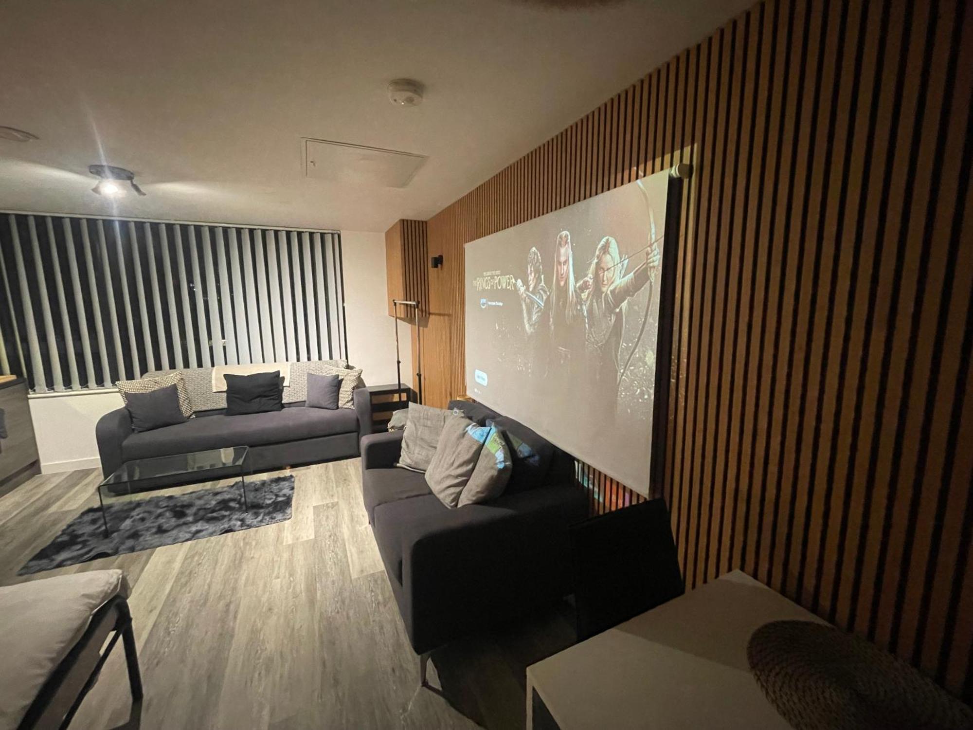 Radio Apartment *